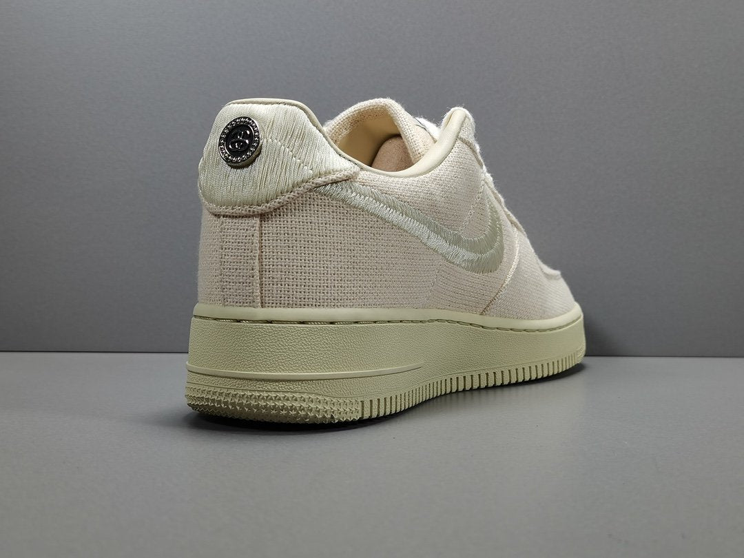 NIKE AIR FORCE 1 x STUSSY FOSSIL